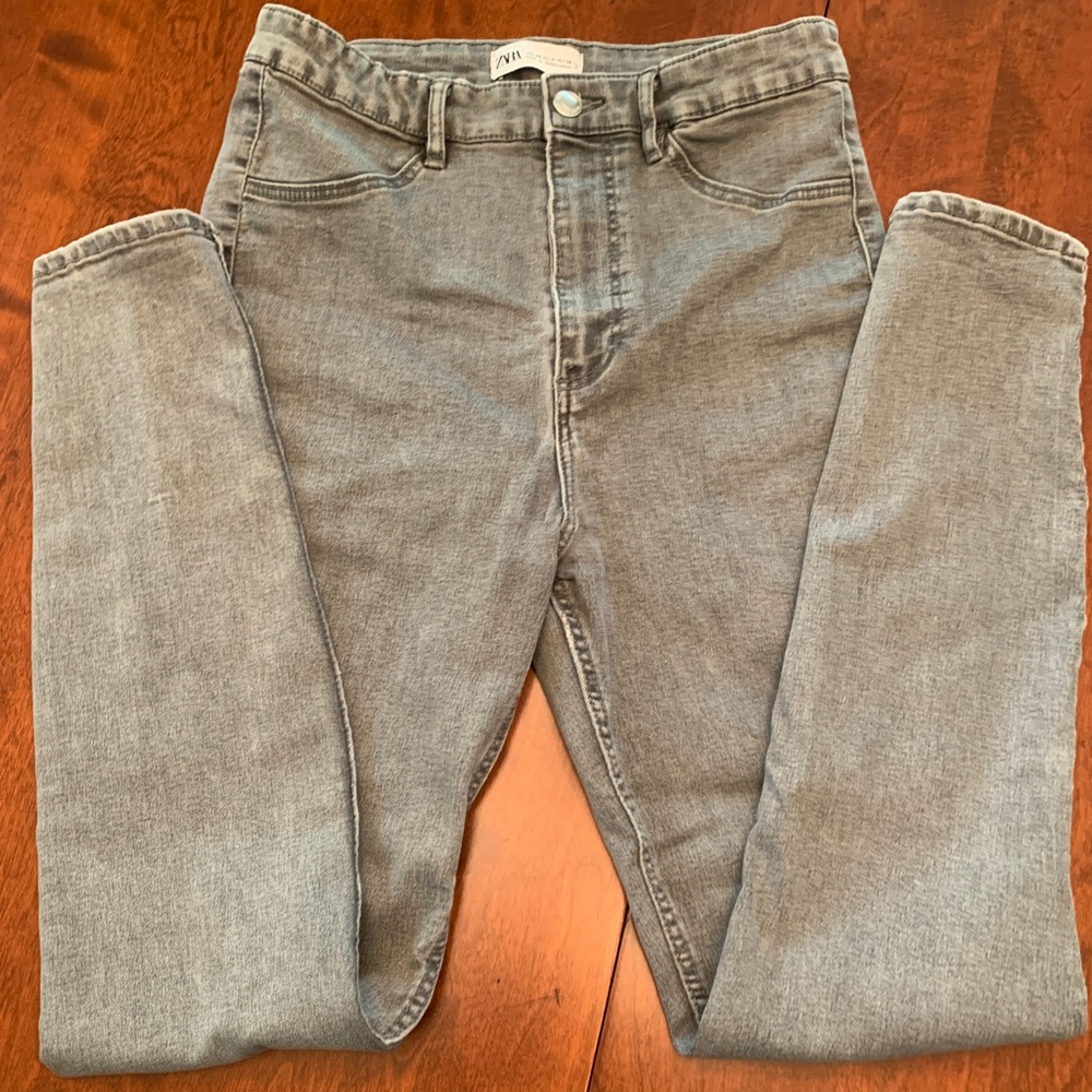 Zara Women’s Skinny Jeans in Faded Gray